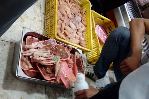  برخورد با قصابی های متخلف «شریف آباد»/۴۵۰ کیلو گوشت فاسد معدوم شد