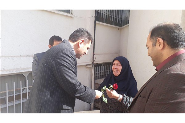  توسعه و بالندگی دانشگاه مرهون خدمات صادقانه کارمندان است
