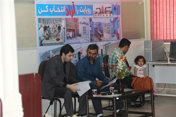  ثبت‌ نام ورودی‌های جدید دانشگاه آزاد اسلامی ورامین در ساختمان علوم پایه