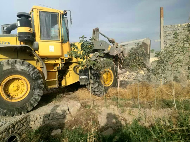  ۸ مورد ساخت و ساز غیرمجاز در اراضی کشاورزی ورامین تخریب شد