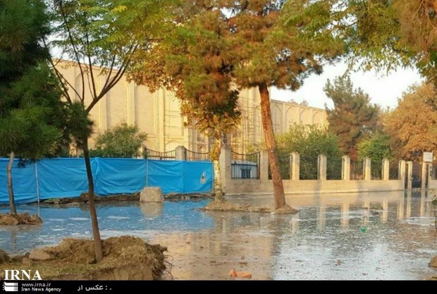  ترکیدگی لوله آب دیوار مسجدجامع تاریخی ورامین را تخریب کرد