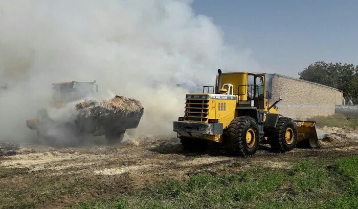  یک انبار ۲۰۰ تنی کاه و یونجه در روستای آبباریک ورامین آتش گرفت