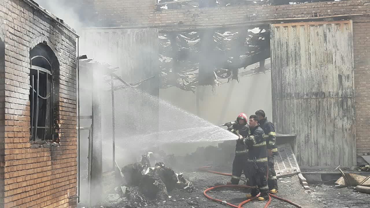  آتش‌سوزی کارخانه تولیدی در ورامین مهار شد